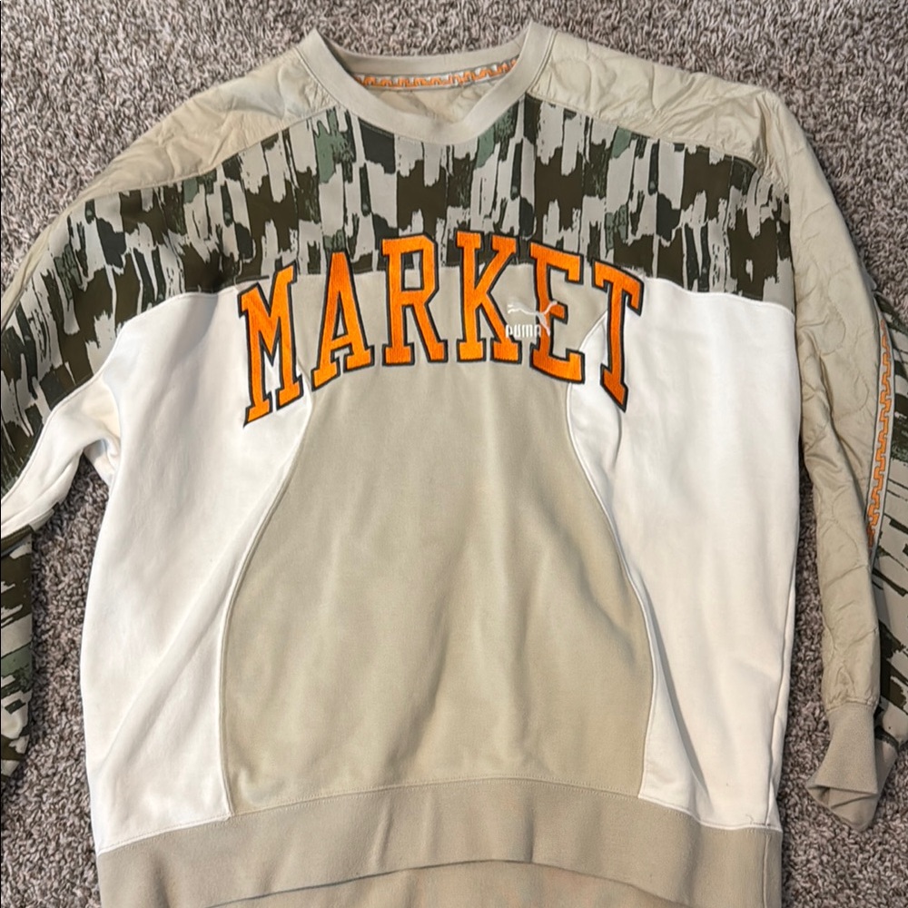 Puma Men's White and Tan Graphic Sweatshirt
